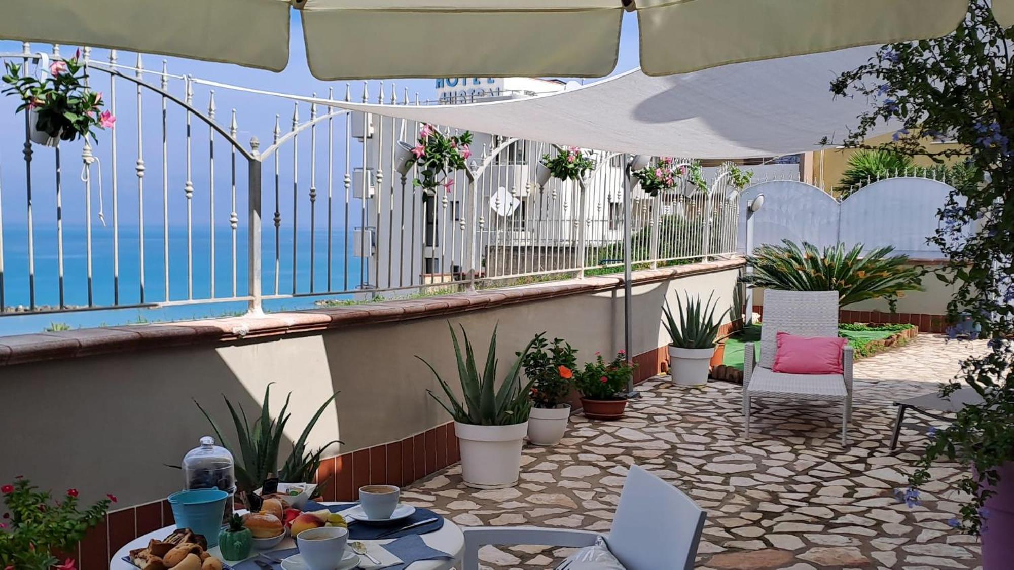 Tramonto Sul Mare Bed & Breakfast Termoli Bagian luar foto